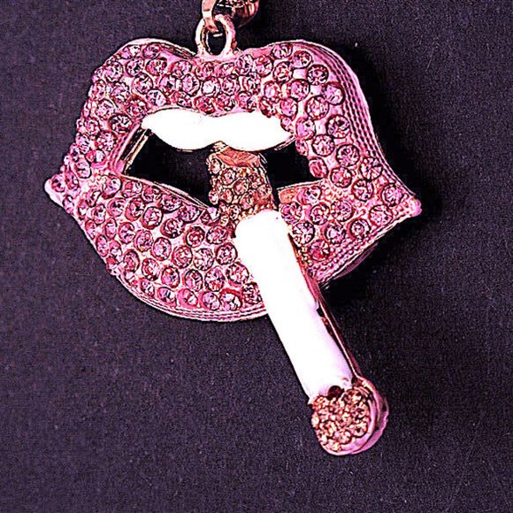 Betsey Johnson Sexy Pink LIPS Cool Cig Hang Crystal Rhinestone Pendant Necklace - Picture 6 of 9